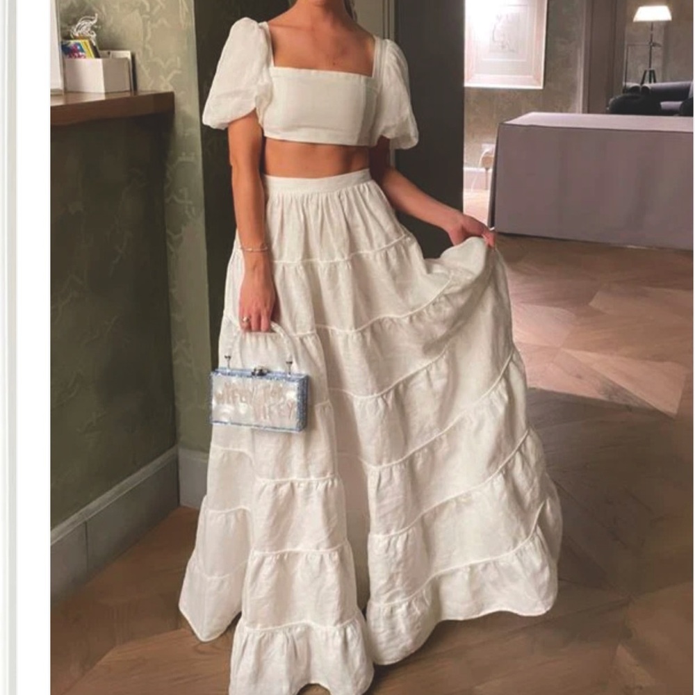 White two piece set! Fits like a size medium :) never worn!!! ✨✨